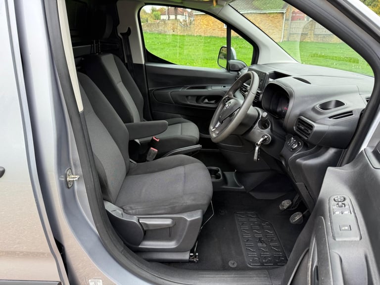 2019 Vauxhall Combo 1.5 Turbo D 2300 Sportive L2 H1 Euro 6 (s/s) 4dr PANEL VAN Diesel Manual