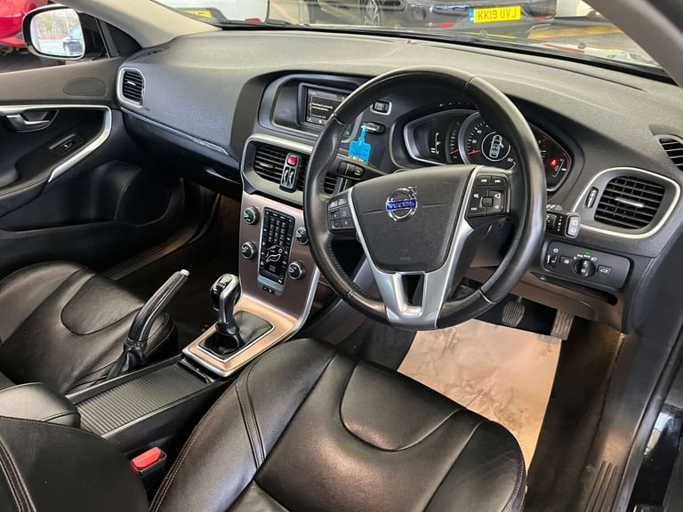 2015 Volvo V40 D2 [120] Cross Country Lux 5dr HATCHBACK DIESEL Manual