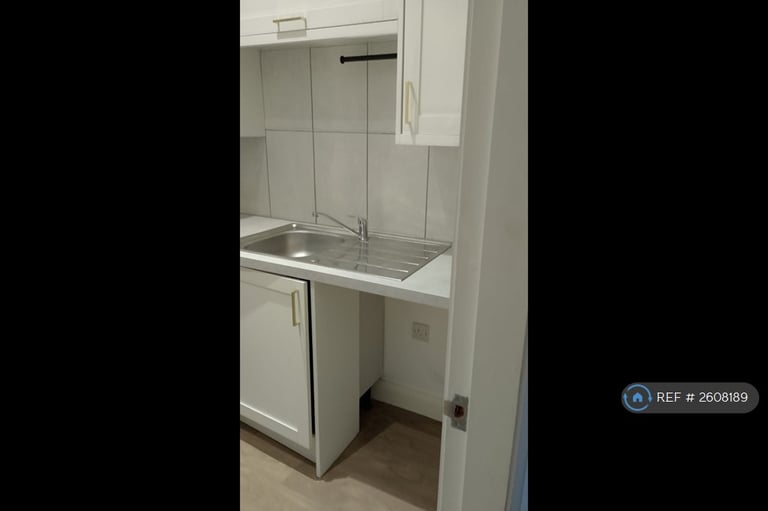 2 bedroom flat in Bury Road, Rawtenstall, Rossendale, BB4 (2 bed) (#2608189)