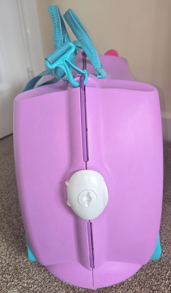 Trunki cassie the cat ride pull along kids suitcase hand luggage on wheels with strap and key