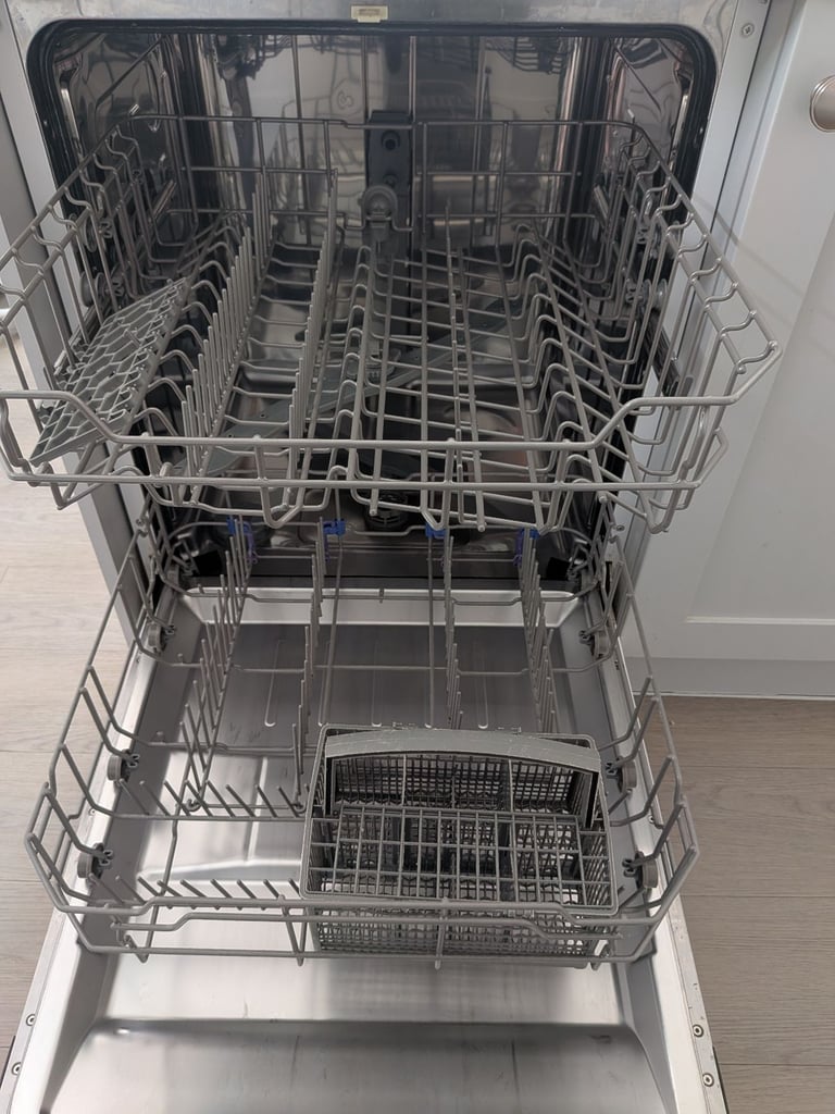image for Russell Hobbs Dishwasher with Minor Leak - Easy Fix for Handy Buyer