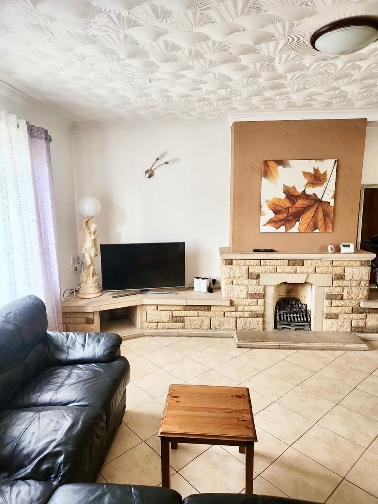 3 Bedroom house + self contained studio