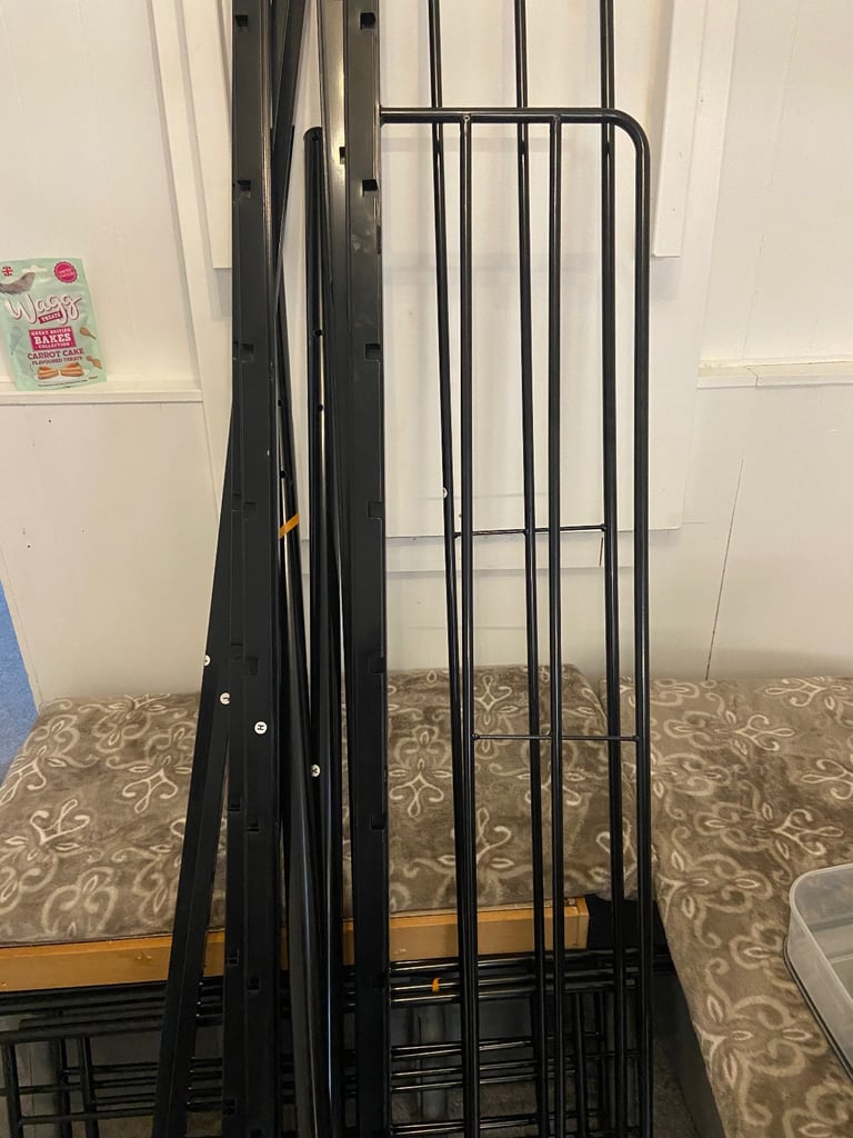 Metal bunk bed 