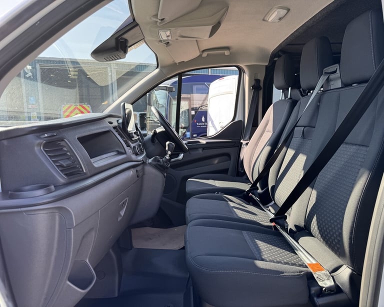 2023 Ford Transit Custom 2.0 EcoBlue 130ps Low Roof Trend 9 Seat MPV MPV Diesel Manual