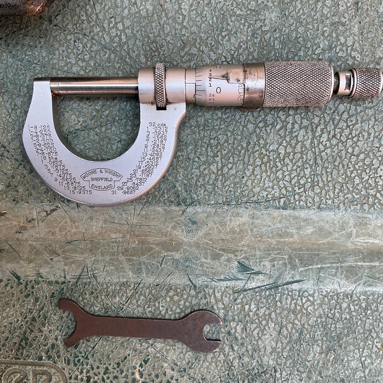 Vintage Moore& wright micrometer caliper vernier original case model 961 blades 