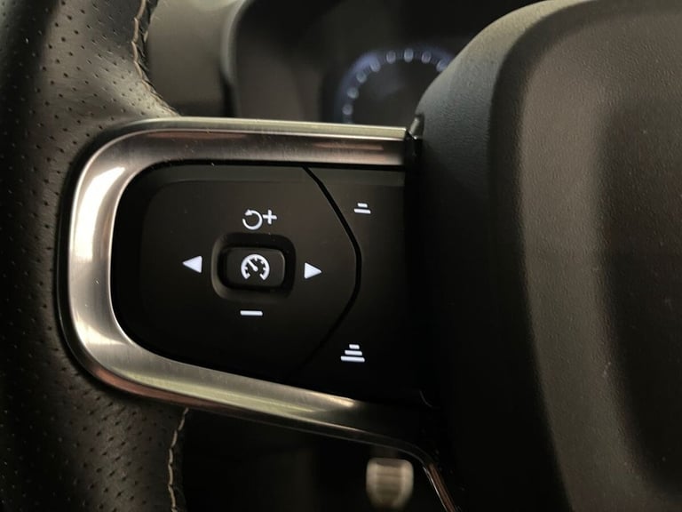 2019 Volvo XC40 1.5 T3 R-Design SUV 5dr Petrol Manual Euro 6 (s/s) (156 ps) ESTATE Petrol Manual