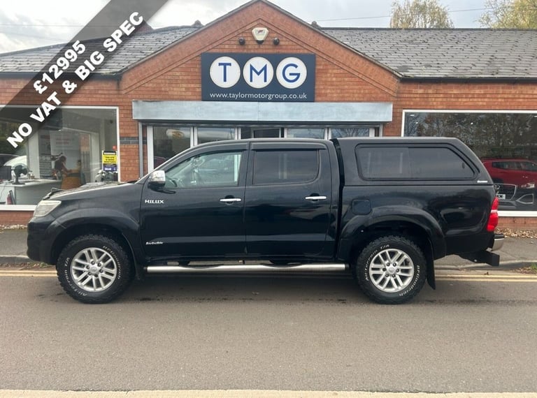 image for 2015 Toyota Hilux 3.0 D-4D Invincible Pickup Double Cab 4dr Diesel Manual 4WD Euro 5 (171 ps) Die...