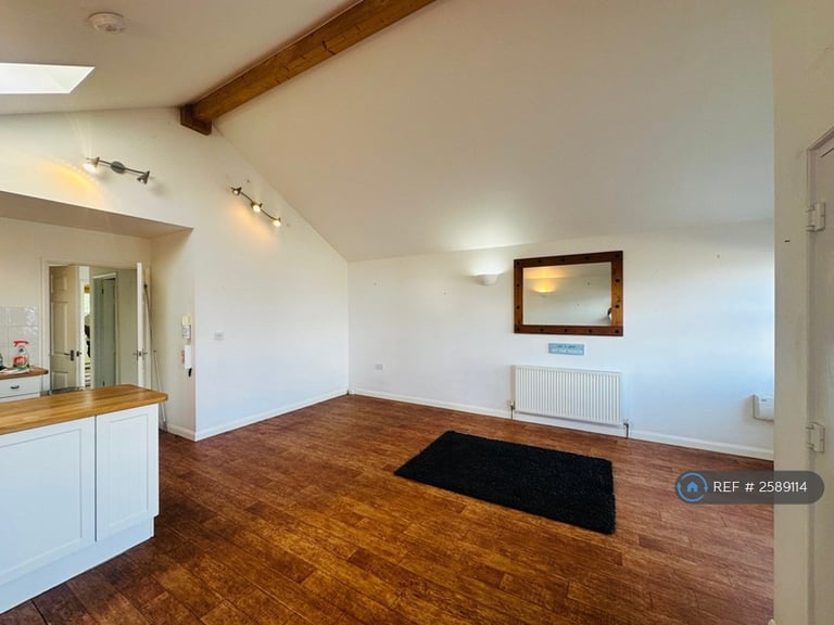 3 bedroom house in Marsh Road, Cowes, PO31 (3 bed) (#2589114)
