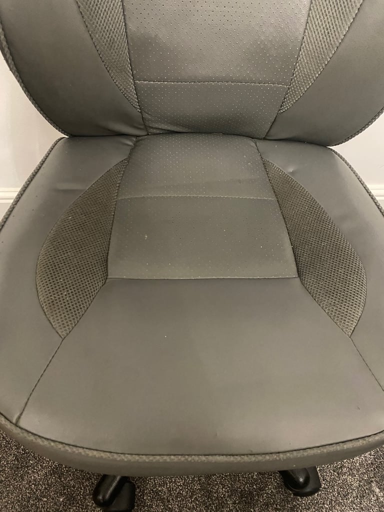 Comfy office chair for sale! With lower back surport 