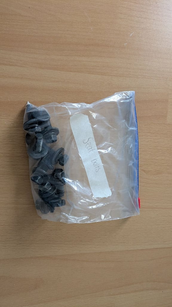 Nissan NV200 combi 2016 middle row of seats