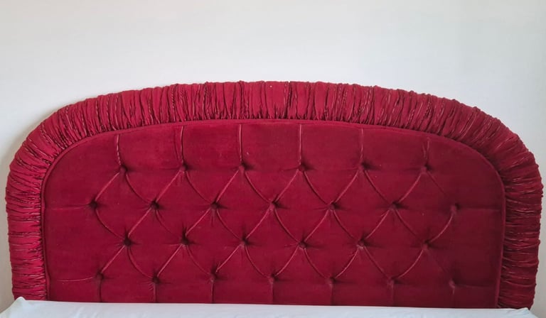 Divan Bed With Vintage Buttoned Headboard And Orthopedic Mattress