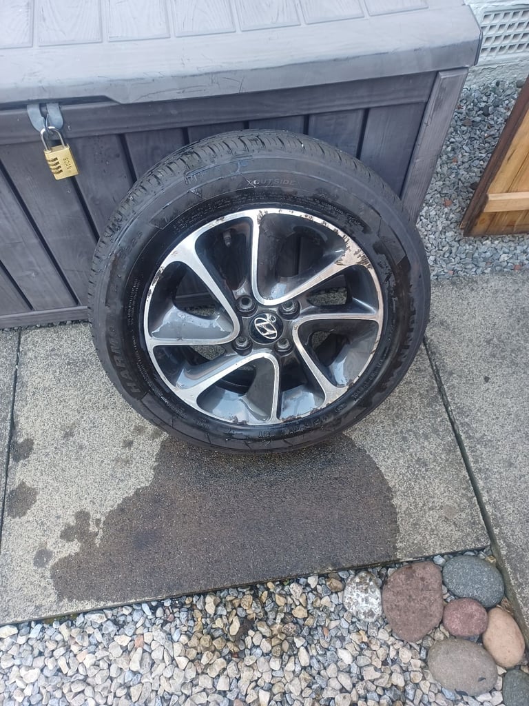 Alloy wheel for hyundai
