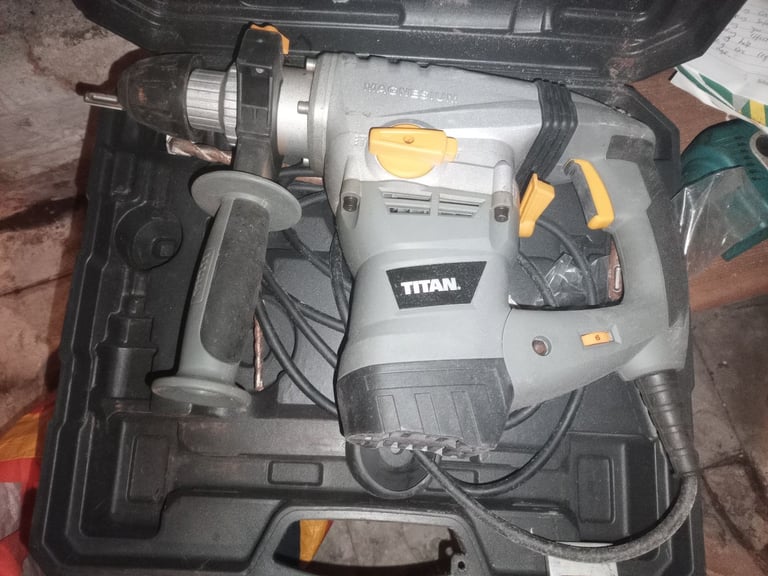 Titan SDS drill 1500w with case
