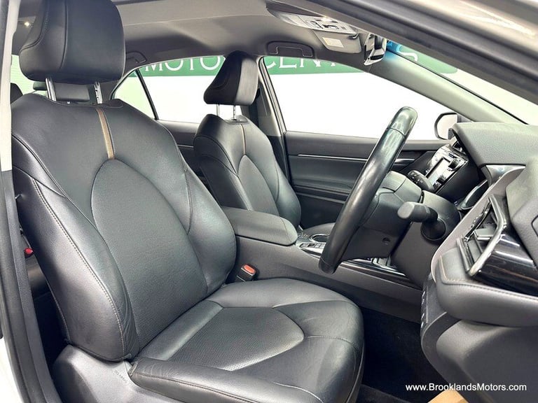 Toyota Camry 2.5 VVT-I DESIGN [SAT NAV, LEATHER &amp; HEATED SEATS]