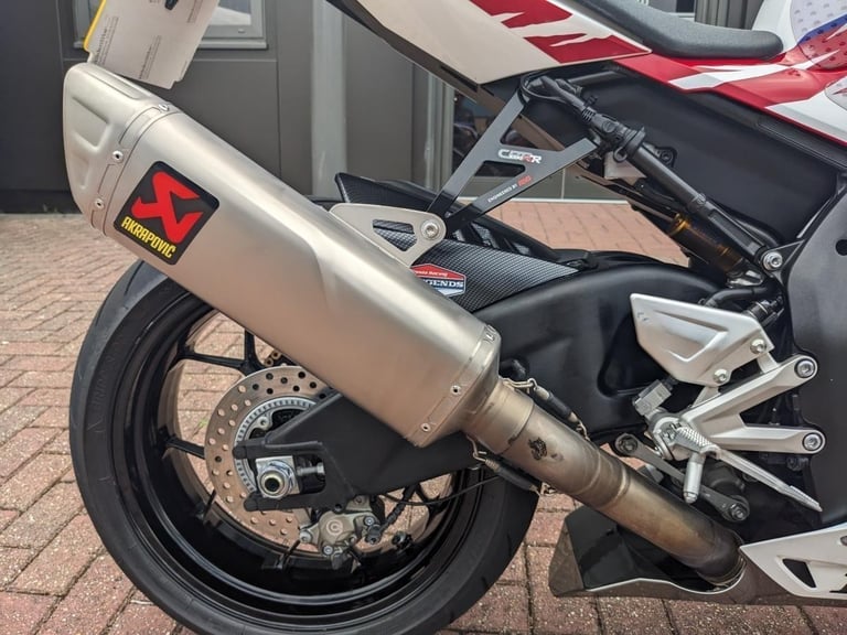 HONDA CBR1000RR-R FIREBLADE SP 30TH ANNIVERSARY 2022 - 2X AKRAPOVICS - EXTRAS