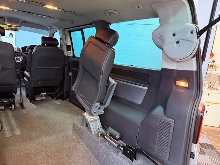 2011 Volkswagen Caravelle 2.0 TDI Executive DSG Euro 5 5dr MPV Diesel Automatic