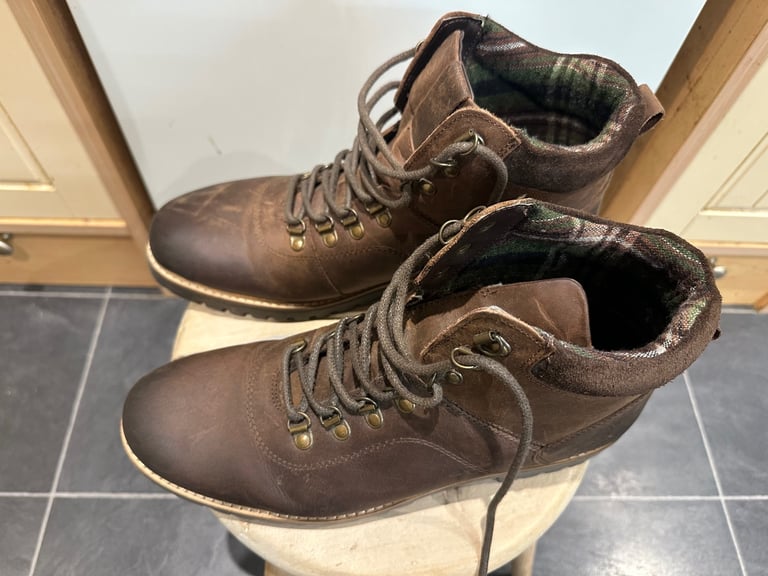 image for Men’s Boots Size 12.