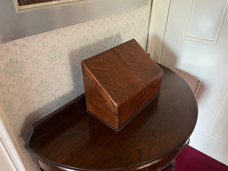 Hall table and mail box