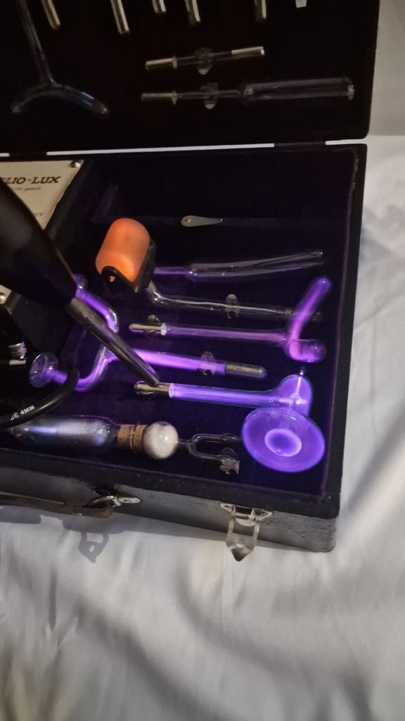 Restored Helio Lux Violet Ray,  Tesla Healing Device