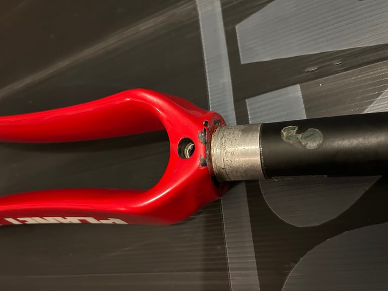 Planet X Pro Carbon Forks Red 700c Top bung included 399g