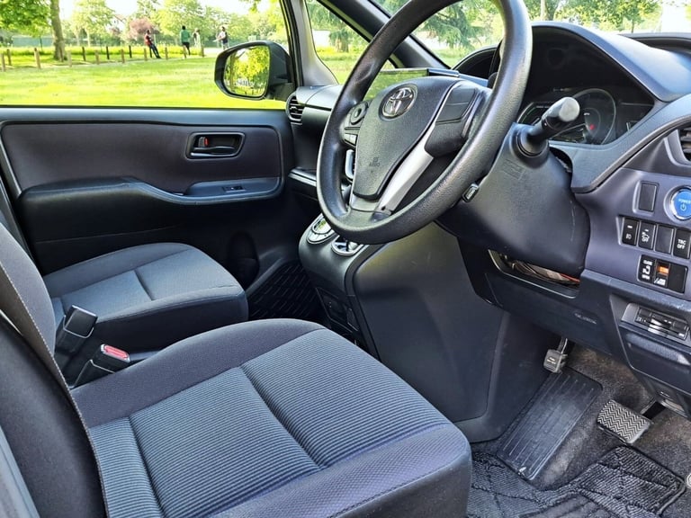 2015 Toyota Voxy 1.8 Hybrid Automatic 81,900 Miles. 7 Seater. Hybrid Petrol. PX OK MPV Petrol/Ele...