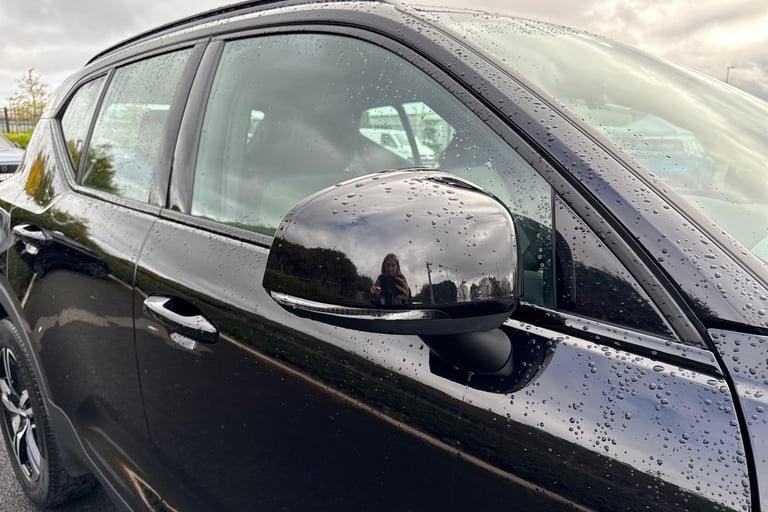 2023 Volvo XC40 2.0 B3 MHEV Plus DCT Auto Euro 6 (s/s) 5dr SUV PETROL Automatic