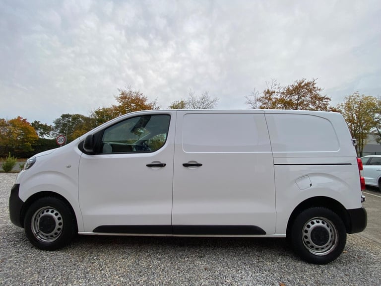 2019 Peugeot Expert 2.0 BlueHDi 1400 Professional Standard Panel Van MWB Euro 6 (s/s) 6dr PANEL V...