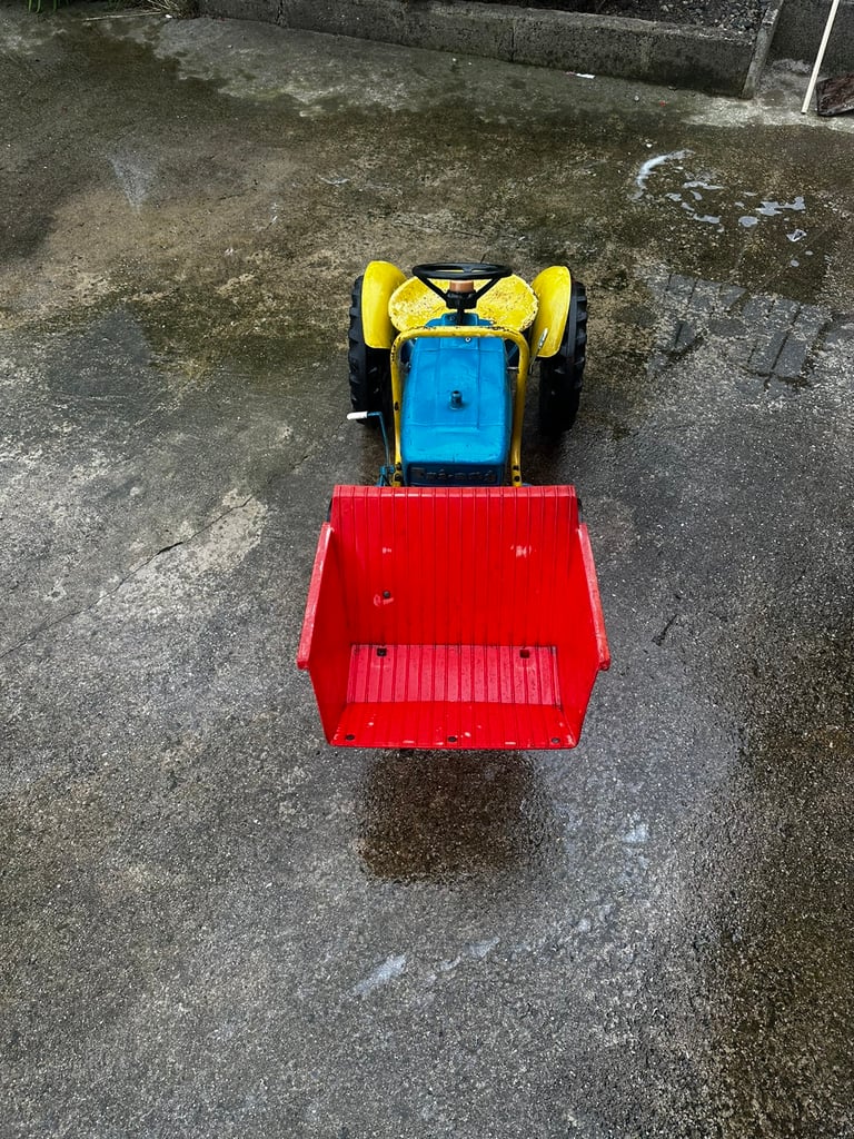 Vintage Tri-ang Tractor Full working order 