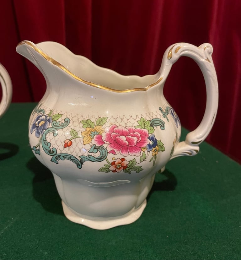Tea pot & Jugs ( Booth Floradora )