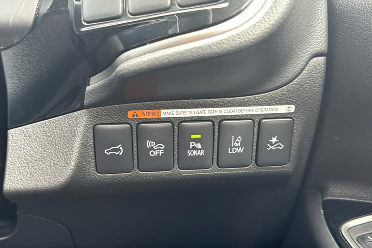  Mitsubishi Outlander PHEV 2.0h 12kwh 4hs Suv 5dr Petrol Plug In Hybrid CVT 4wd