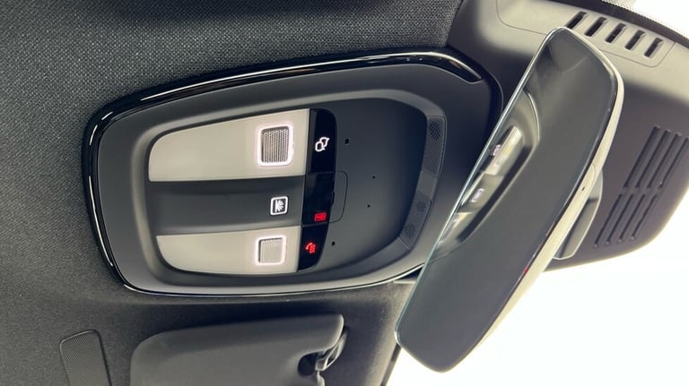 2022 Volvo XC40 Core, B3 mild hybrid, Petrol (Apple CarPlay, Power Tailgate, Google Nav) Estate P...