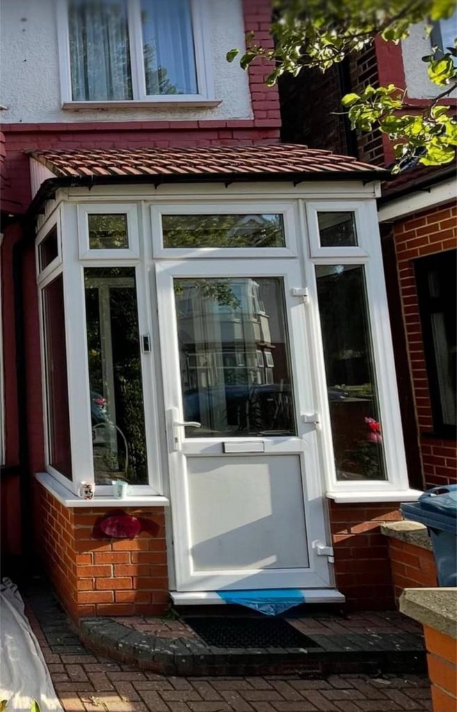 image for UPVC DOUBLE GLAZED PORCH - UPVC DOOR AND 4 WINDOWS (REF: DX177)