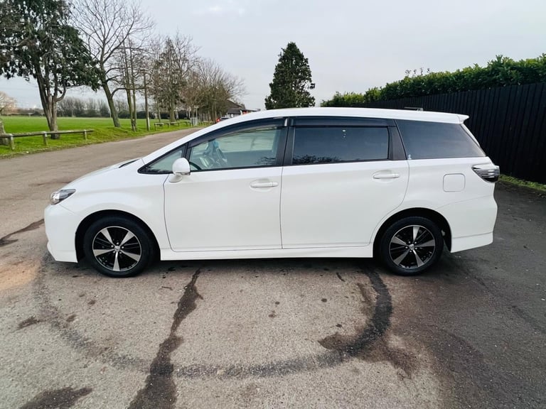 Toyota wish 2013 7 seats white petrol atomatic ulez 1.8