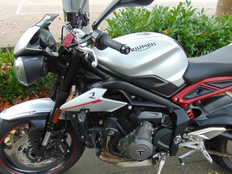 Triumph Street Triple R 765 2018 super low miles streetfighter Brembo ABS brakes