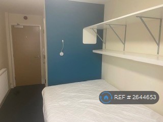 5 bedroom flat in Moss Yard, Leamington Spa, CV31 (5 bed) (#2644653)