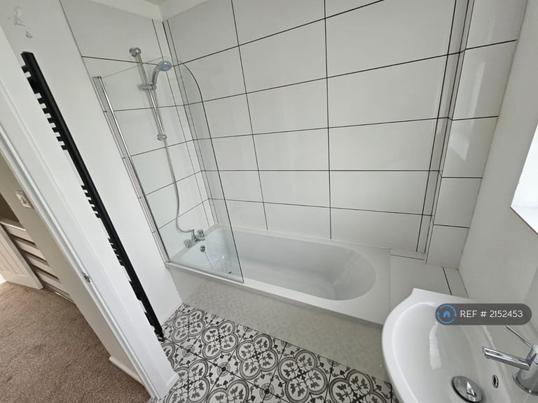 3 bedroom house in Harvey Close, East Cowes, PO32 (3 bed) (#2152453)