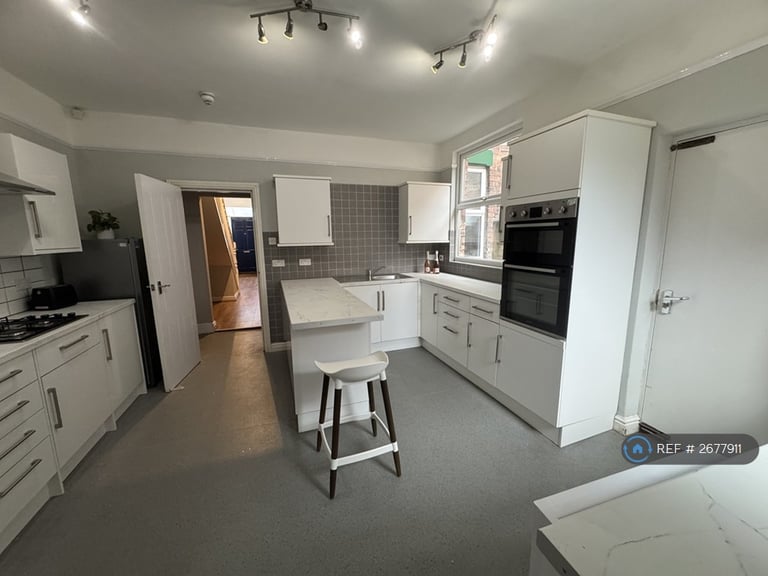 7 bedroom house in Garmoyle Road, Liverpool, L15 (7 bed) (#2677911)