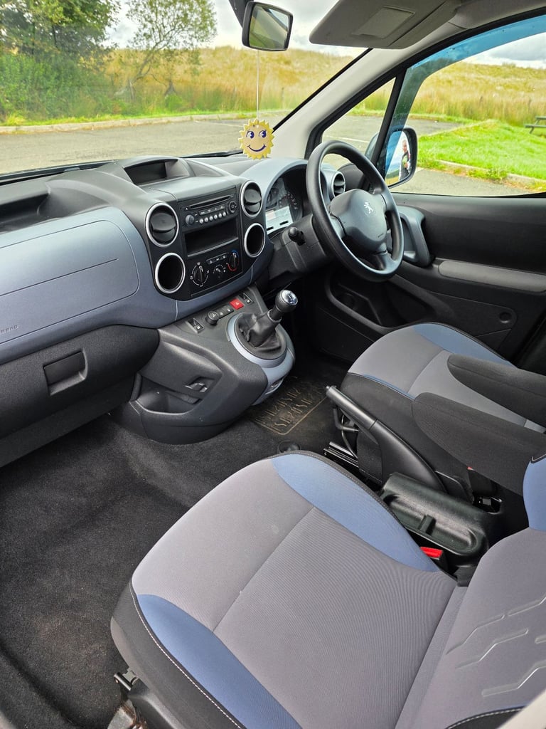 2015 PEUGEOT PARTNER CAMPER / DAY VAN . Beautiful van