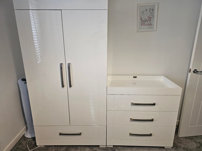 Silver Cross Nursery Furniture - drawers and wardrobe set