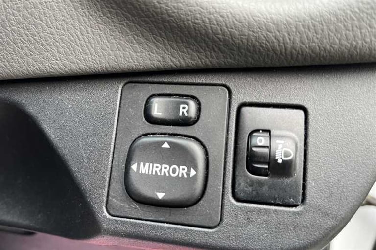 2019 Toyota Yaris 1.5 VVT-i Icon Hatchback 5dr Petrol CVT Euro 6 (111 ps) Hatchback Petrol Automatic