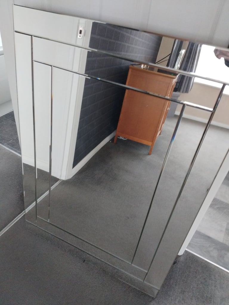 Large heavy wall mirror, great condition, no cracks.