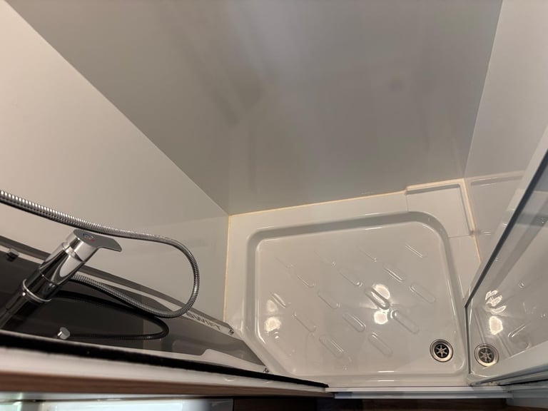 2020 Swift Fairway Platinum 880 8ft Wide, Transverse Island Fix Bed WAS £21,995