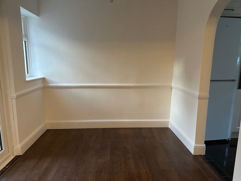 3 bedroom house Large garden & Garage 