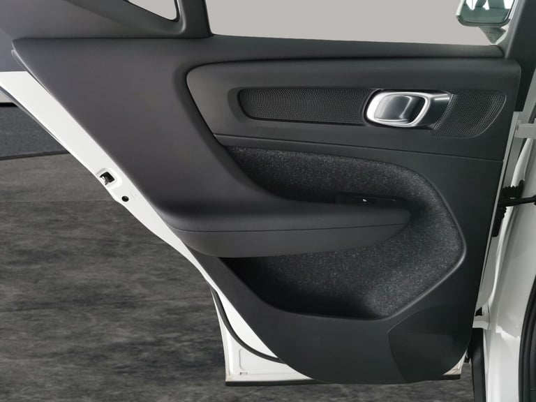 2020 Volvo XC40 1.5 T3 Momentum SUV 5dr Petrol Auto Euro 6 (s/s) (163 ps) - SENSUS SAT NAV  Suv P...