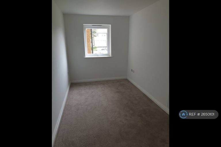 2 bedroom flat in Dock Road, Tilbury, RM18 (2 bed) (#2650101)