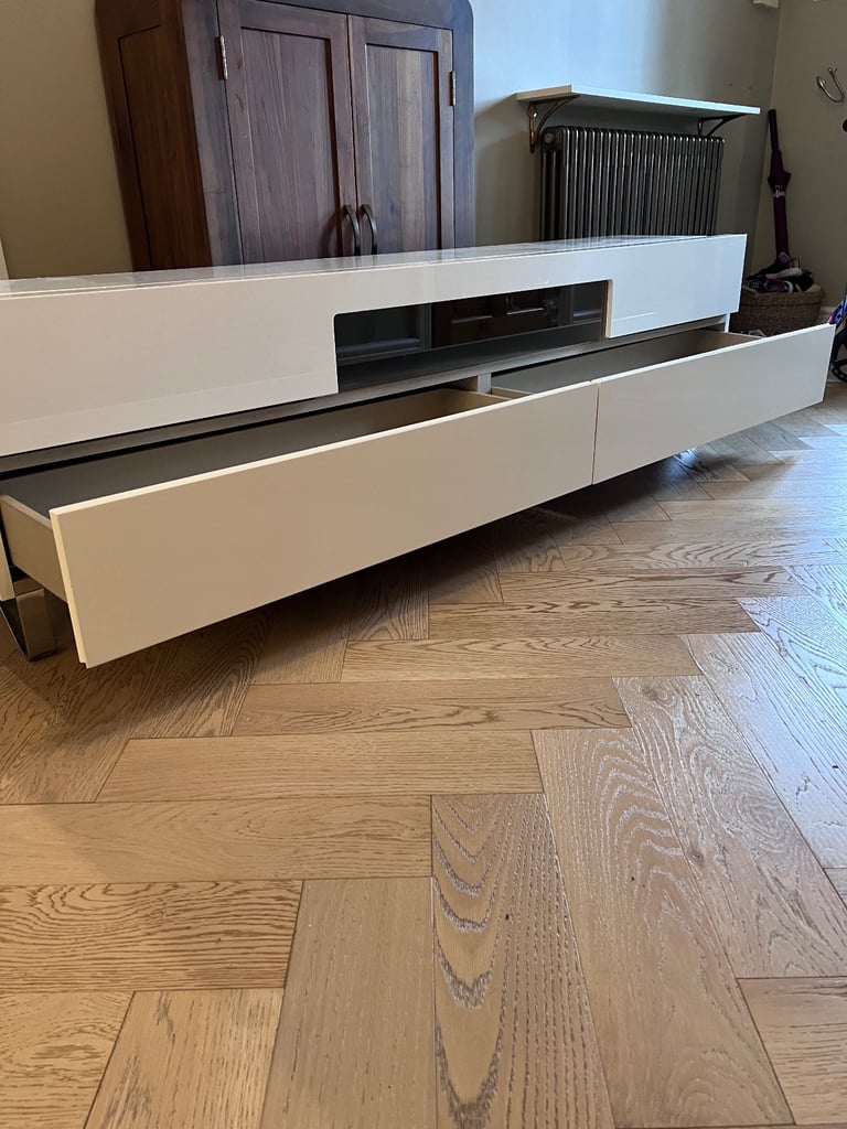 Free White Cadira TV unit
