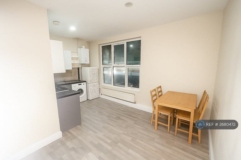 3 bedroom flat in Church Road, London, E10 (3 bed) (#2680472)
