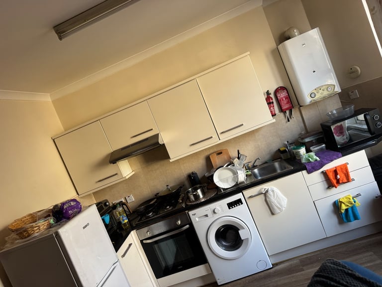 1 private bedroom available to rent