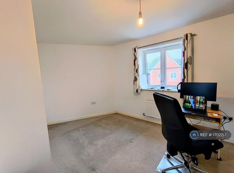 3 bedroom house in Oldmead Close, Harold Hill, Romford, RM3 (3 bed) (#1702157)
