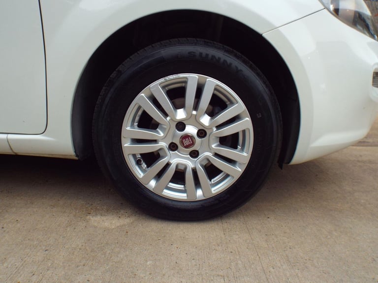 2014 Fiat Punto 1.2 Easy Euro 6 5dr HATCHBACK Petrol Manual